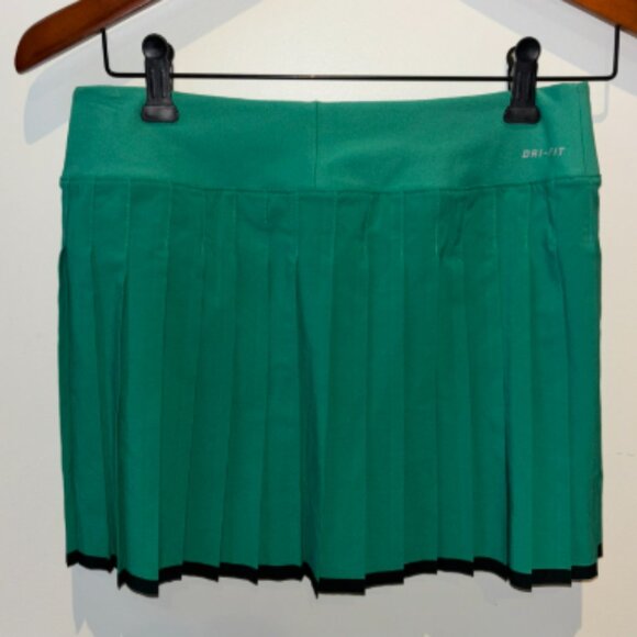 Nike Green Pleated Tennis Skirt - Picture 3 of 3